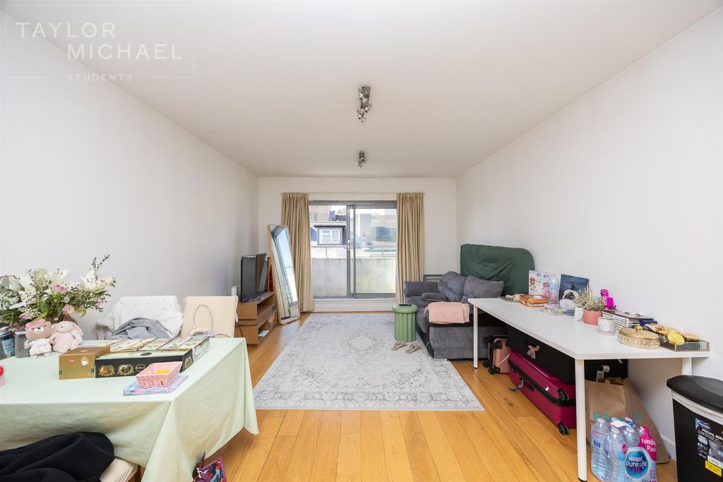 Property photo 3 of 11 Living Room