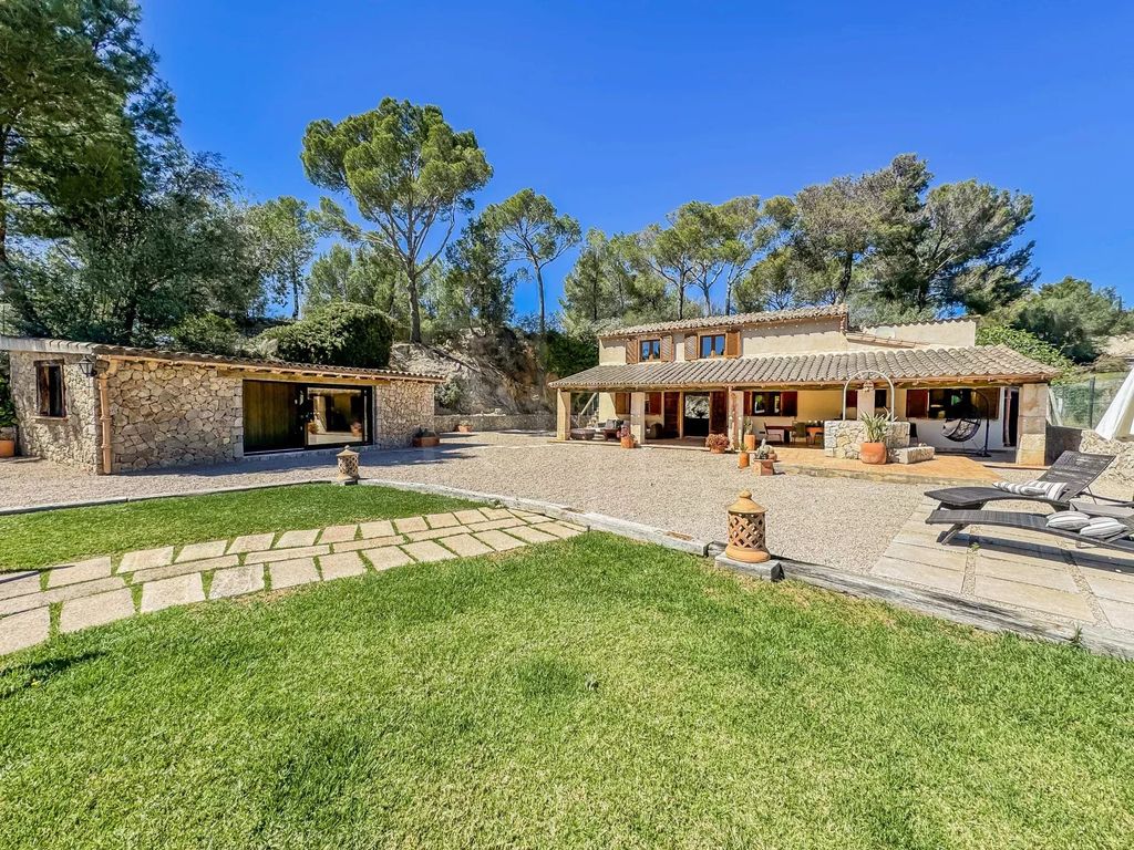 Property photo 2 of 18
