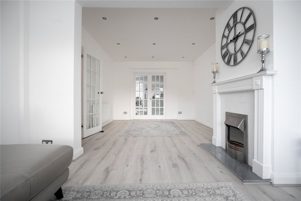 Property photo 3 of 20 Living/Dining Room