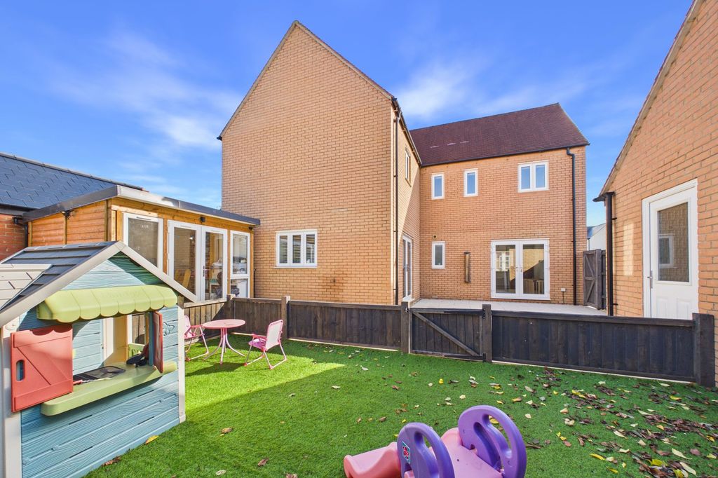 Property photo 2 of 34