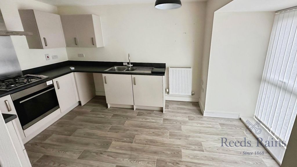 Property photo 3 of 12 Kitchen