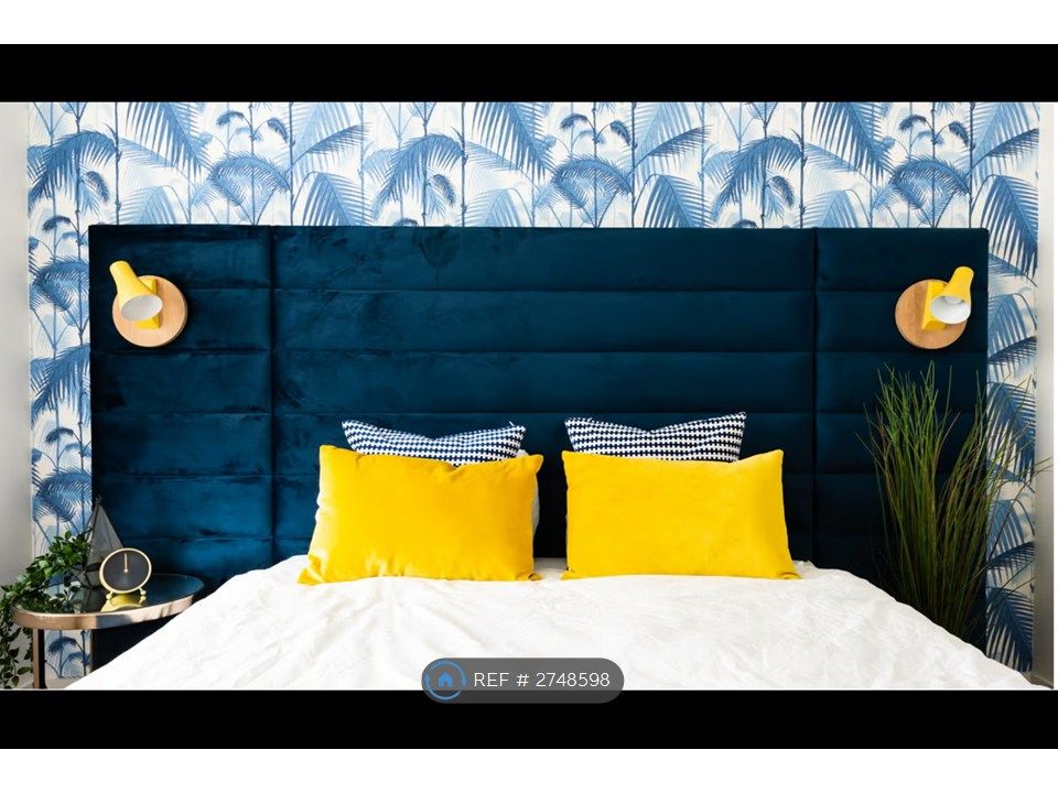 Property photo 2 of 18 Bedroom - 32 Inch Tv - Double Black Out Blinds