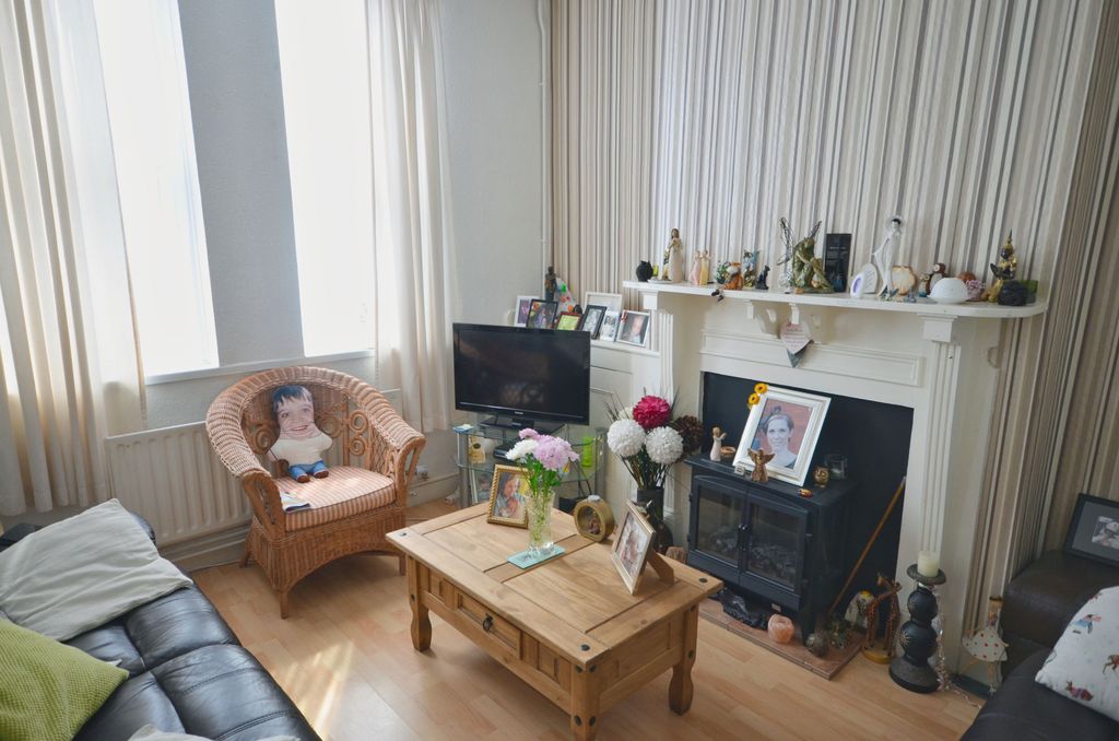 Property photo 2 of 11