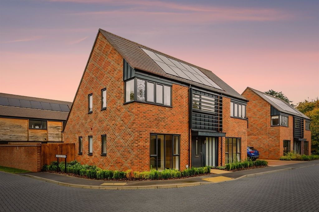 Property photo 1 of 11