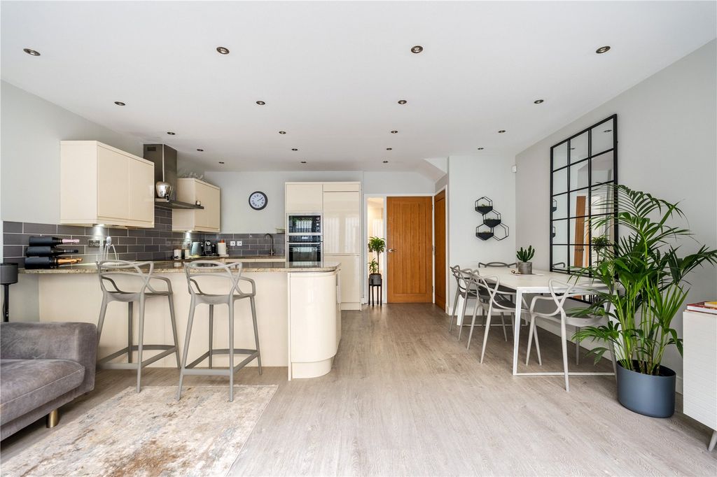 Property photo 2 of 14 Picture No. 10