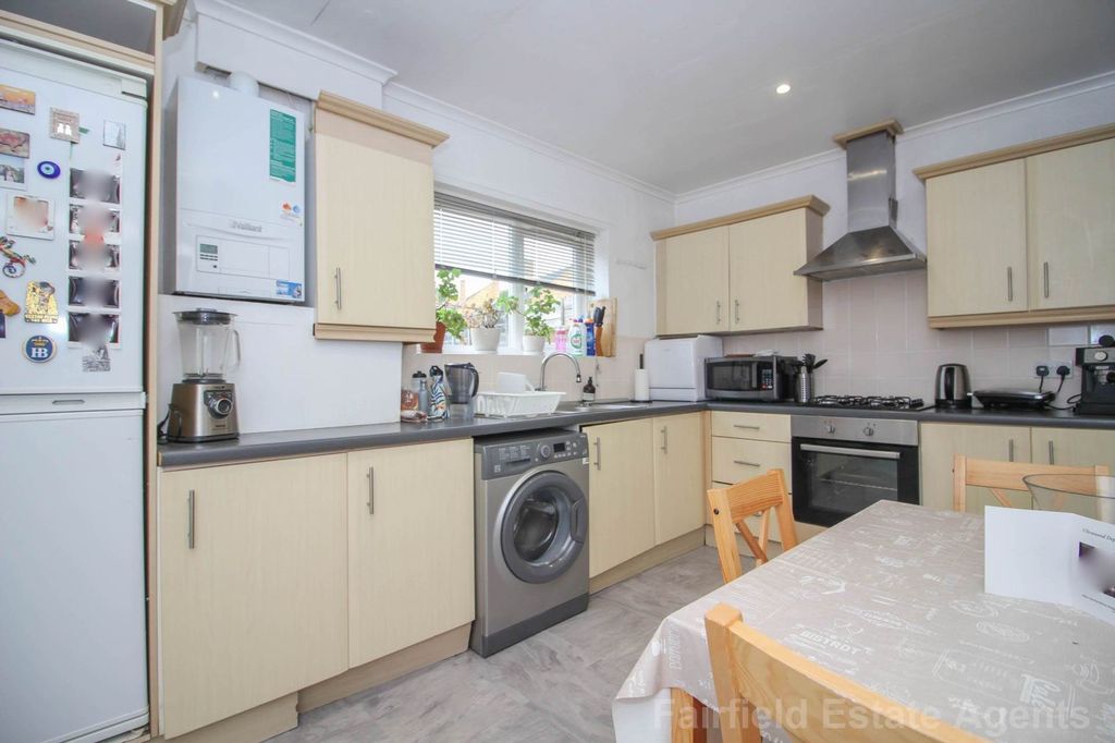 Property photo 3 of 12