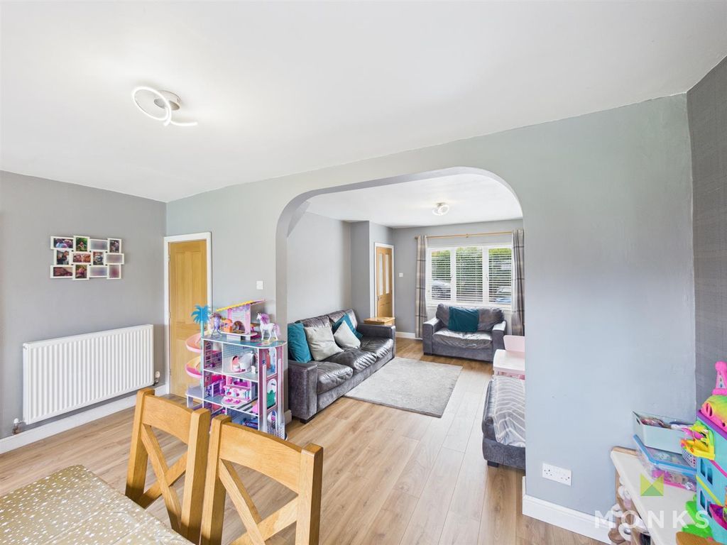 Property photo 3 of 19 Cam01348G0-Pr0781-Still006.Jpg