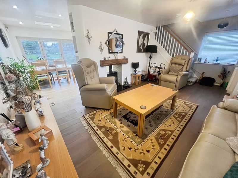 Property photo 2 of 17 Lounge