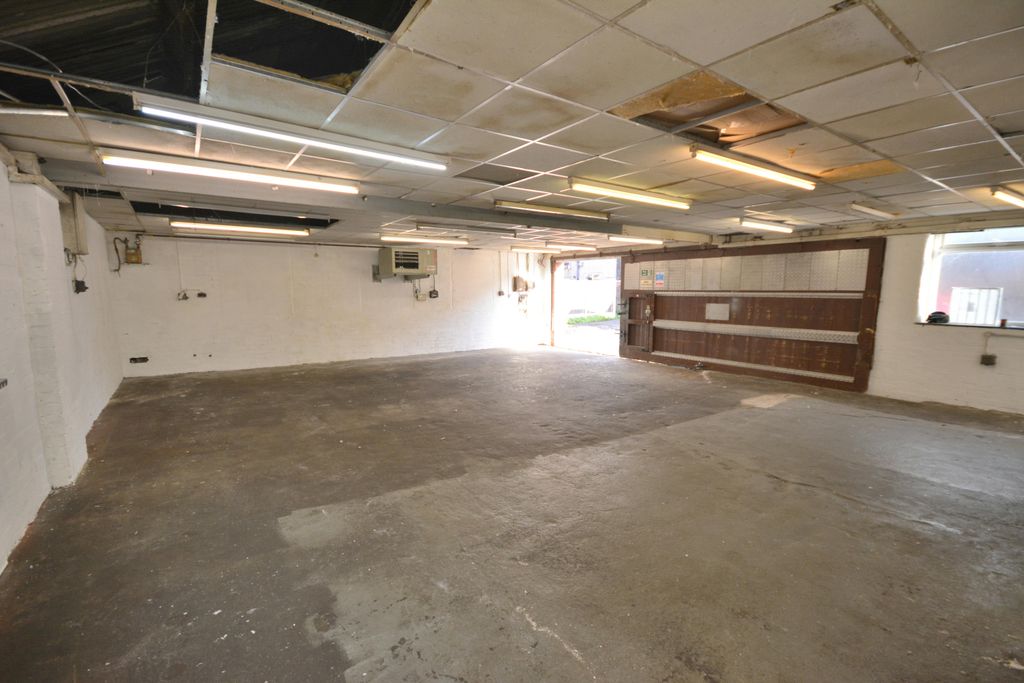 Property photo 3 of 9 Ground Floor