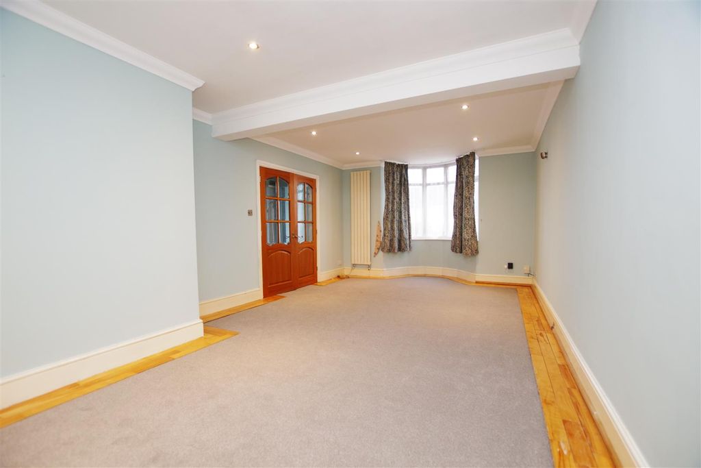 Property photo 3 of 17 Lounge/Diner