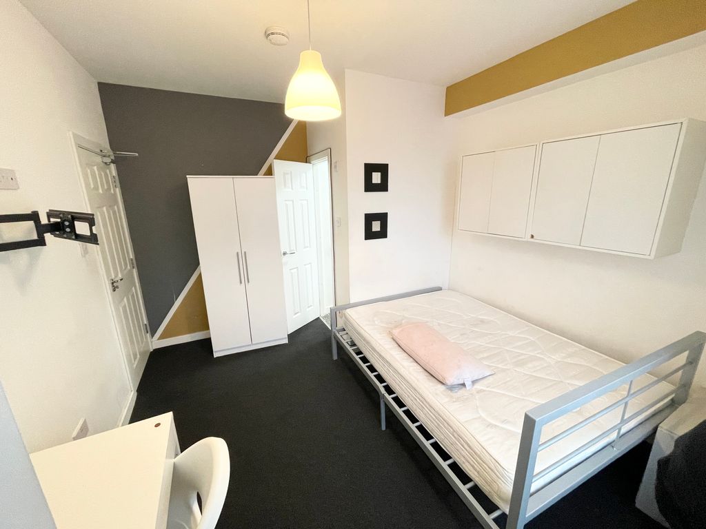 Property photo 1 of 4