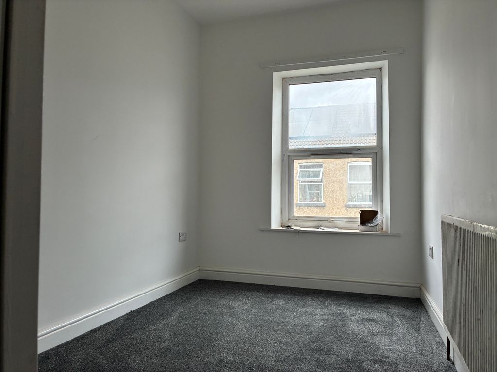 Property photo 2 of 10 Bedroom 1