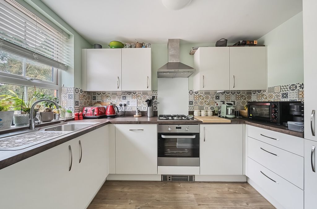 Property photo 2 of 11 1340553-3-689c830...
