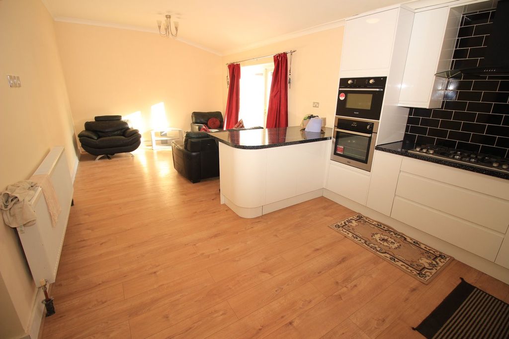 Property photo 2 of 13 Modern Kitchen