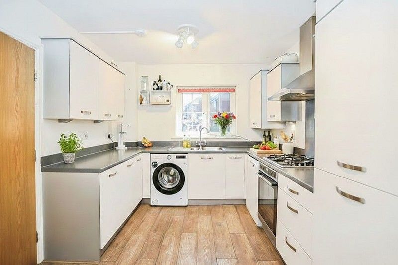 Property photo 3 of 12 Kitchen