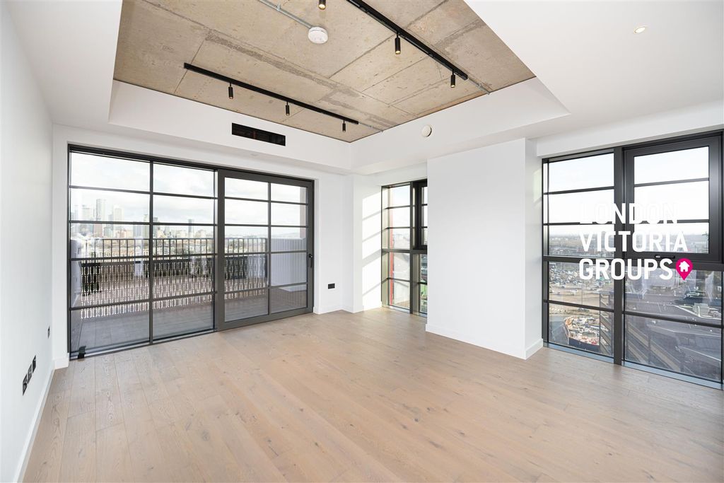 Property photo 1 of 17 1-5560.Jpg