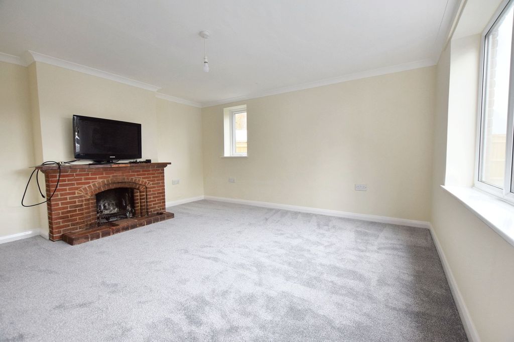 Property photo 2 of 12 Living Room