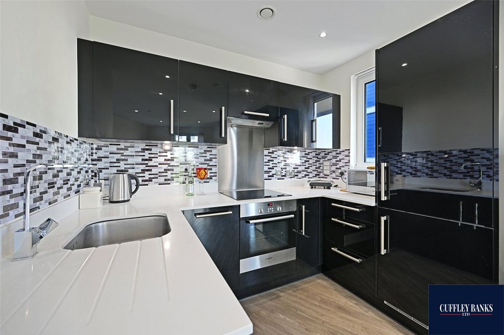 Property photo 3 of 10 Picture No. 04
