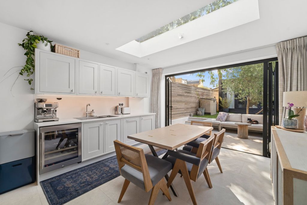 Property photo 2 of 15 Kitchen/Dining