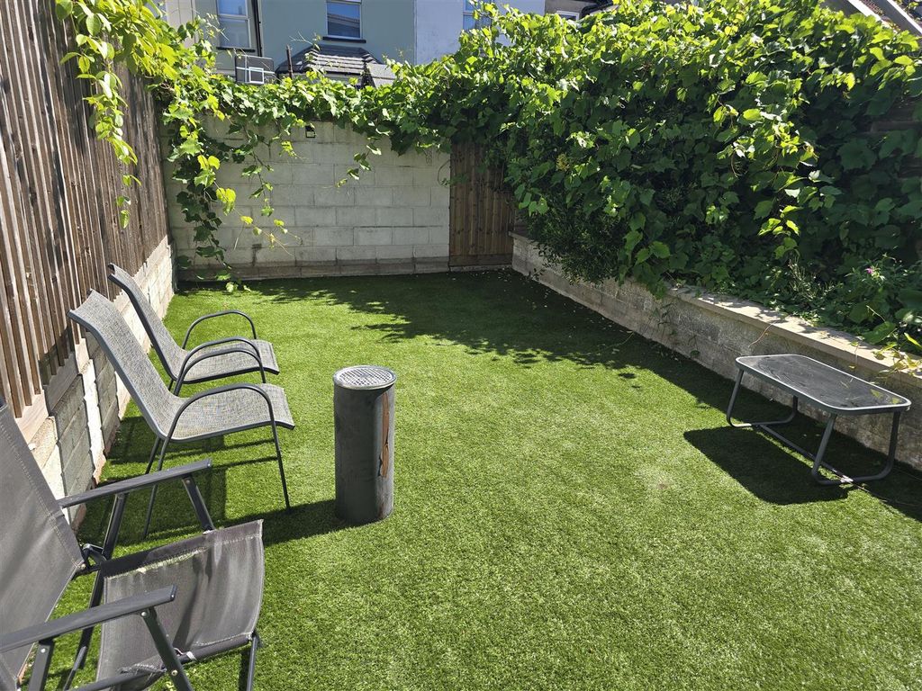 Property photo 3 of 20 Gardens
