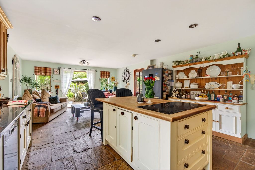 Property photo 2 of 32