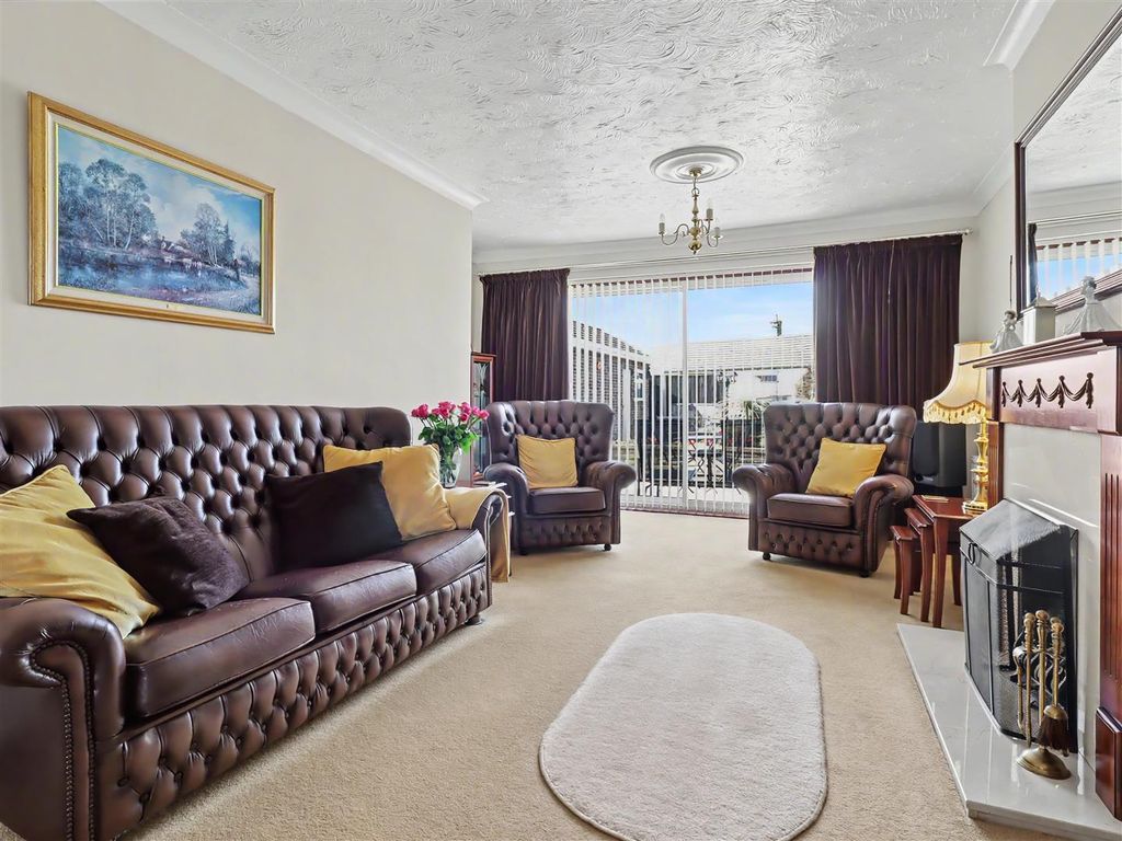 Property photo 3 of 17 Sitting Room