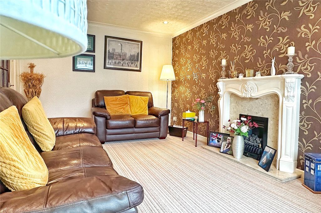 Property photo 2 of 20 Living Room