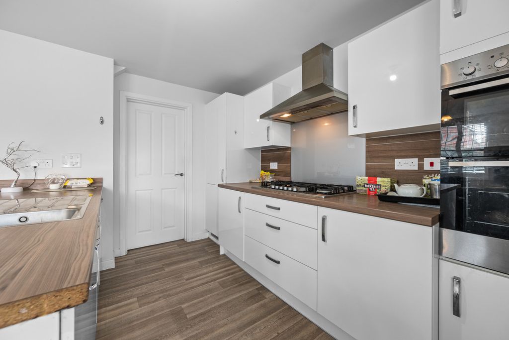 Property photo 3 of 29