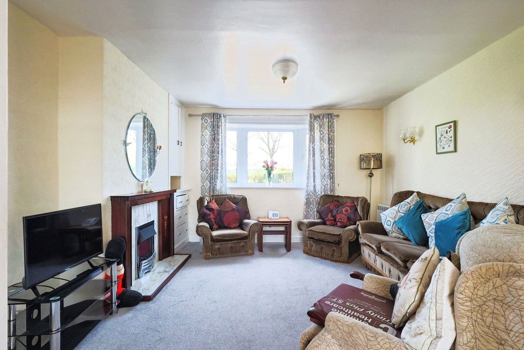 Property photo 2 of 17 Photo