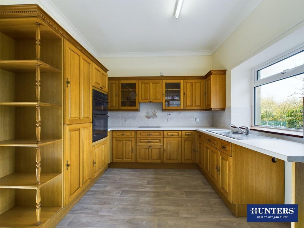 Property photo 2 of 12 Kitchen