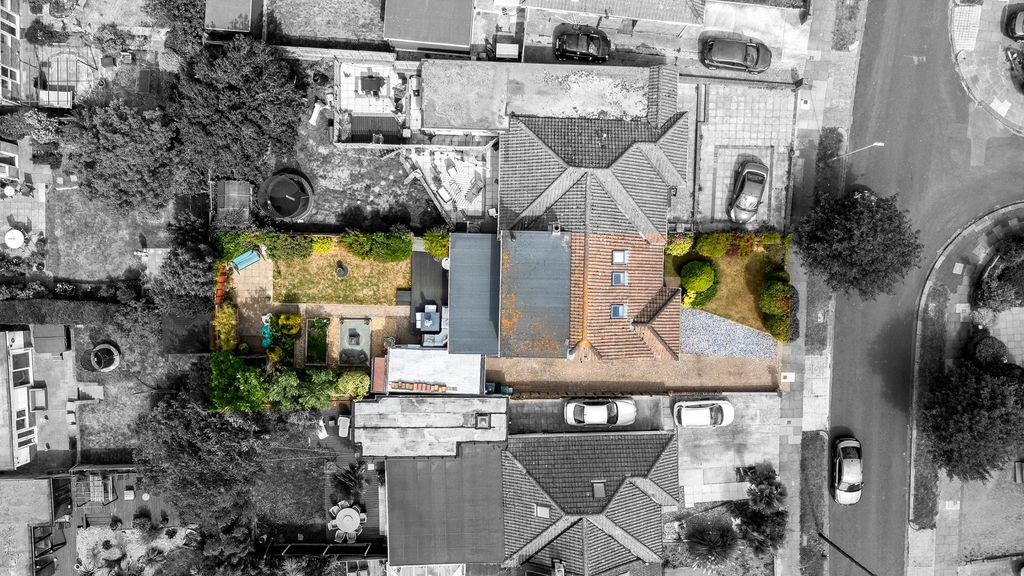 Property photo 3 of 32