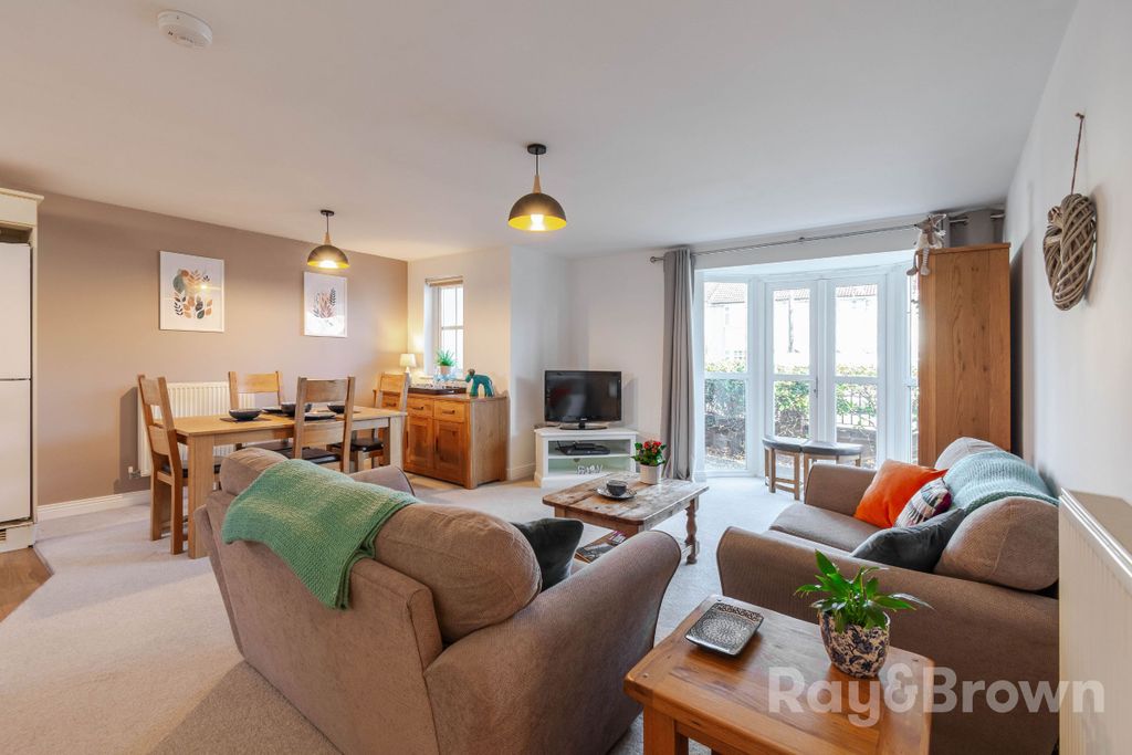 Property photo 2 of 41