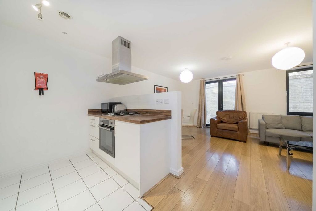 Property photo 3 of 6