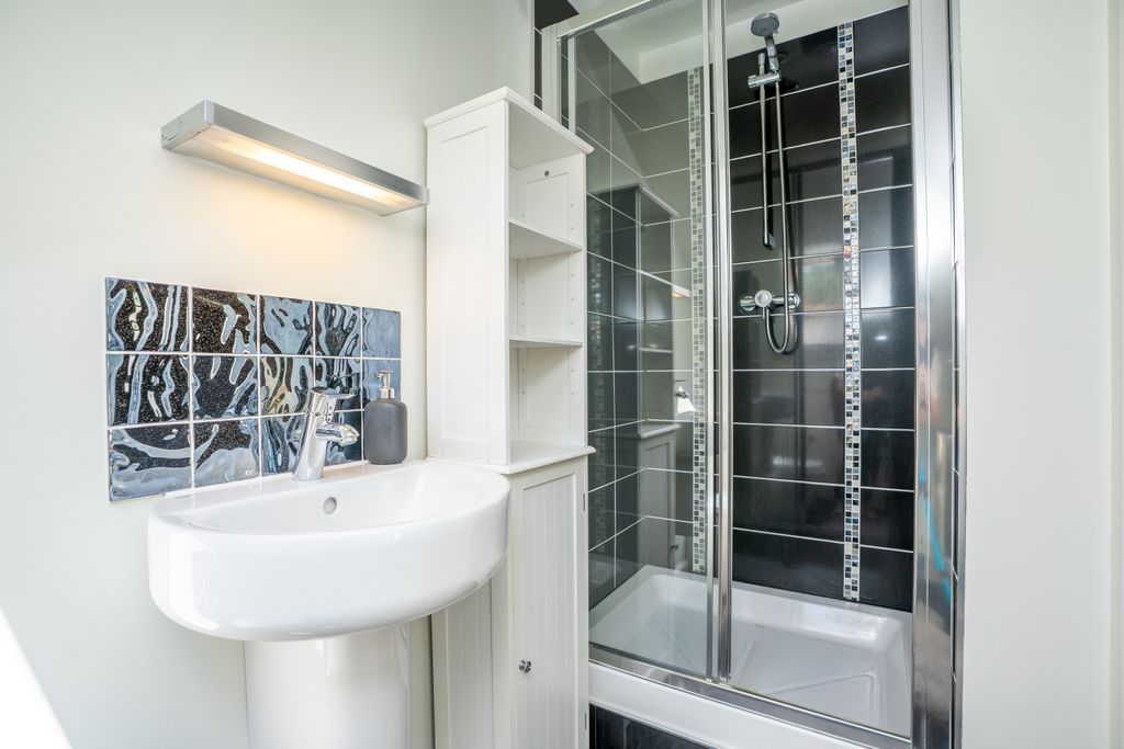 Additional image 16 of 6 bed detached house for saleWild Grove, Pudsey LS28