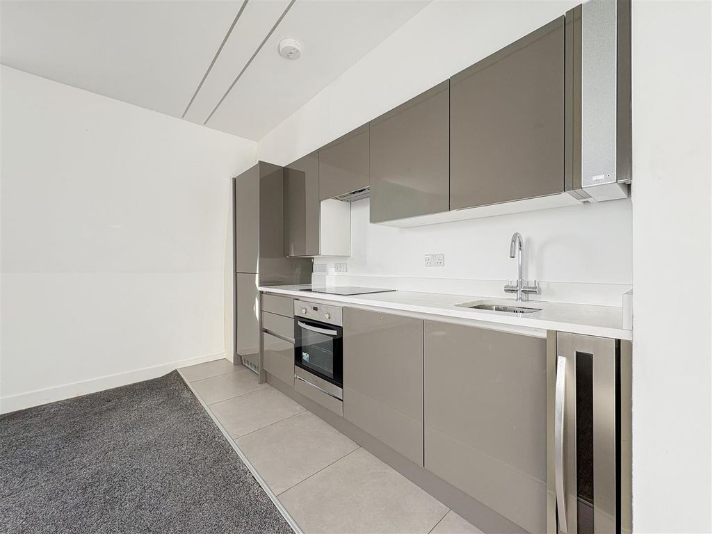 Property photo 3 of 18 Living / Kitchen