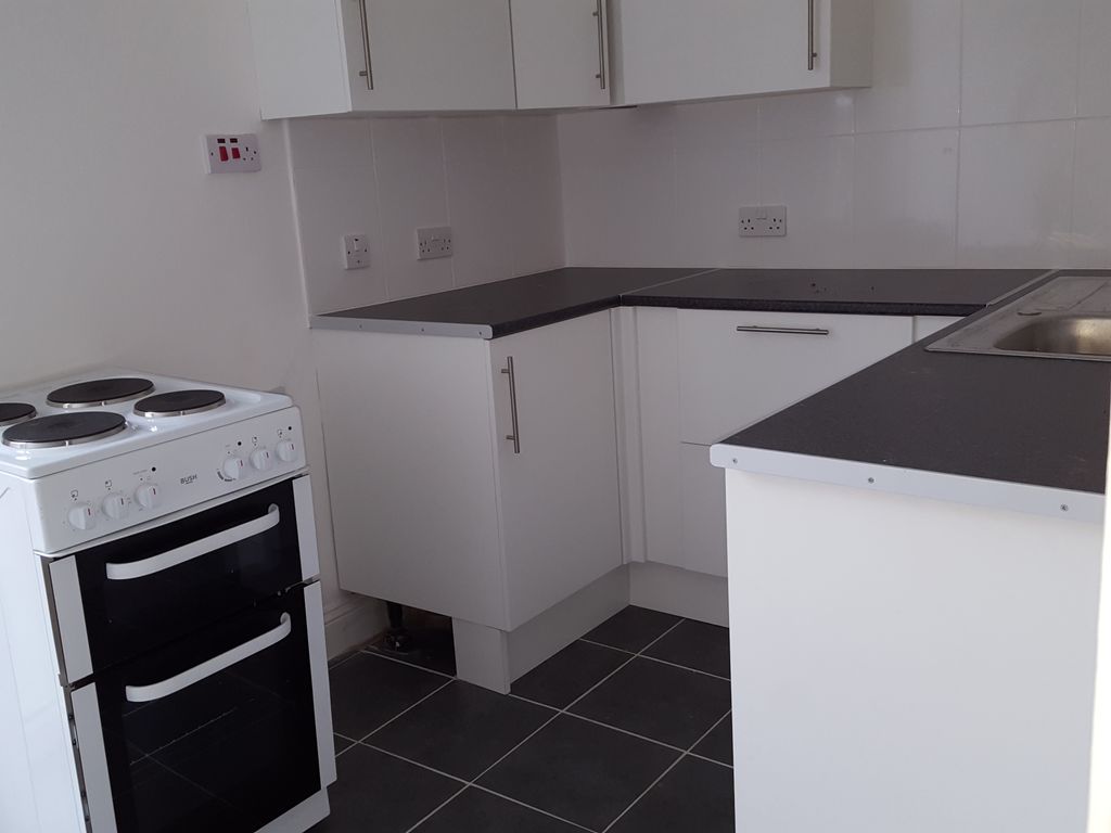 Property photo 3 of 7 Kitchen