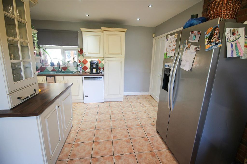 Additional image 10 of 4 bed detached bungalow for saleKingsdon Lane, Harlow CM17
