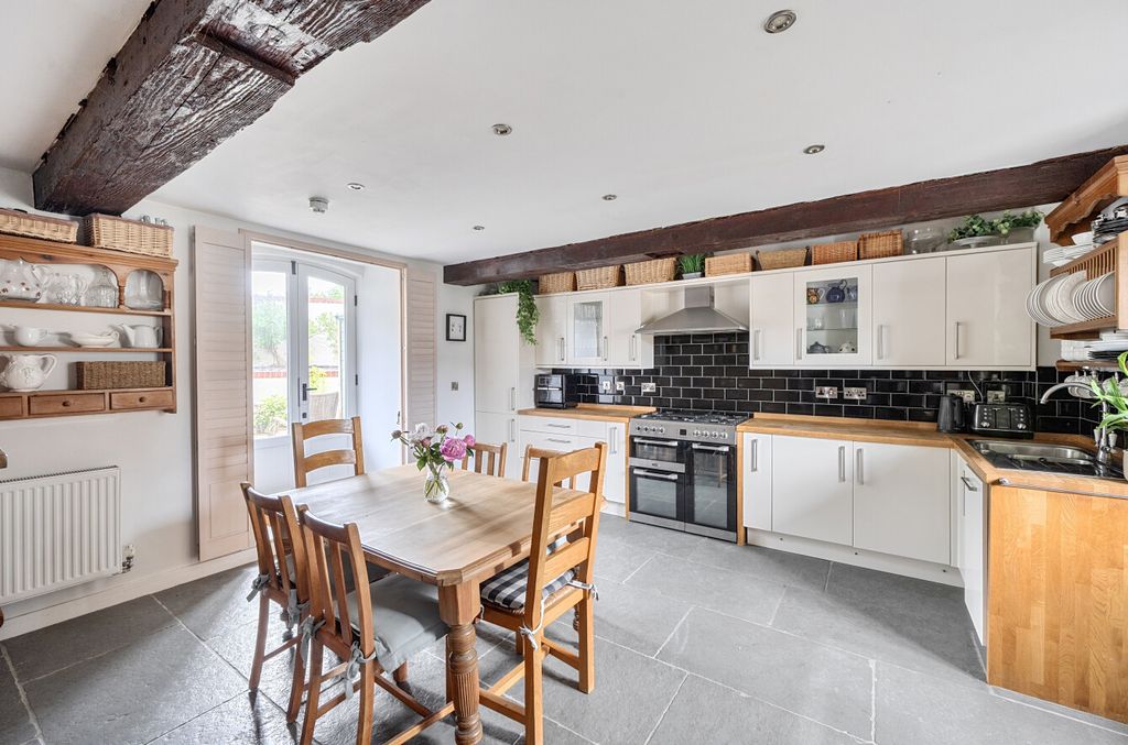 Property photo 3 of 21 1472925-9-6A2Abf2...