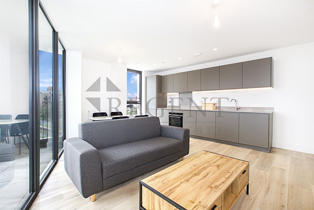 Property photo 2 of 10 Open Plan