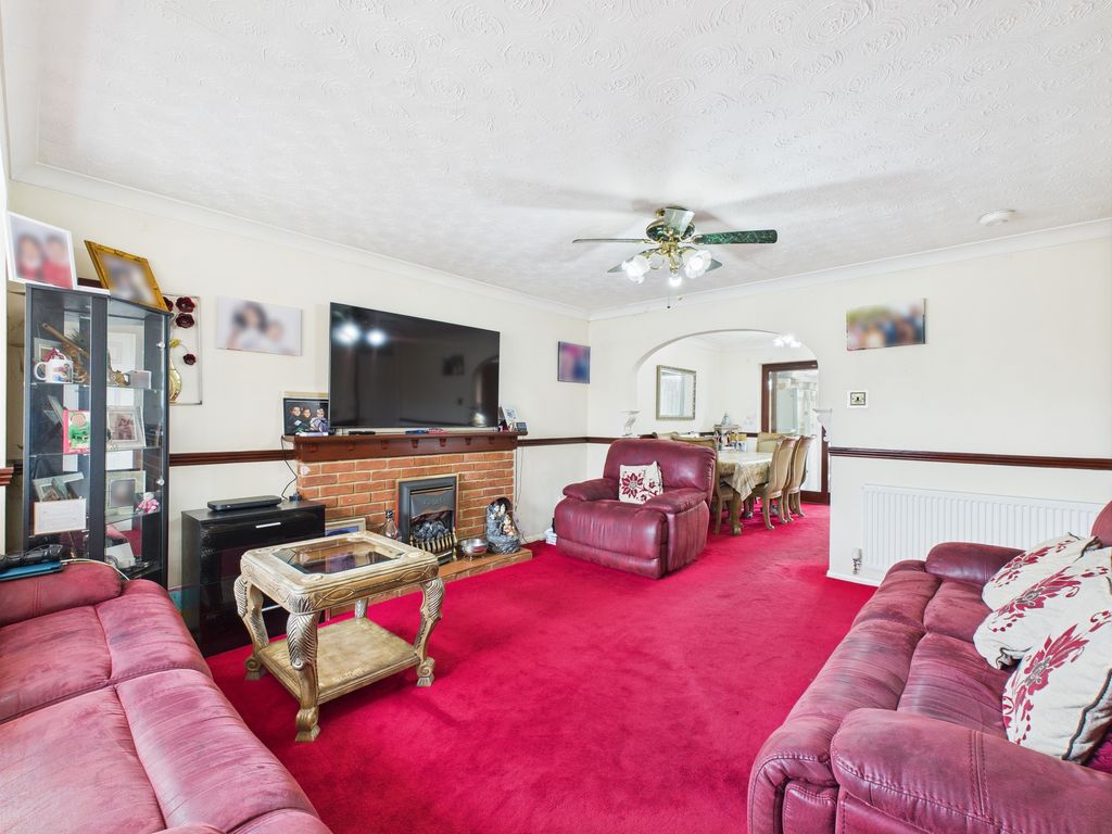 Property photo 2 of 20 Lounge