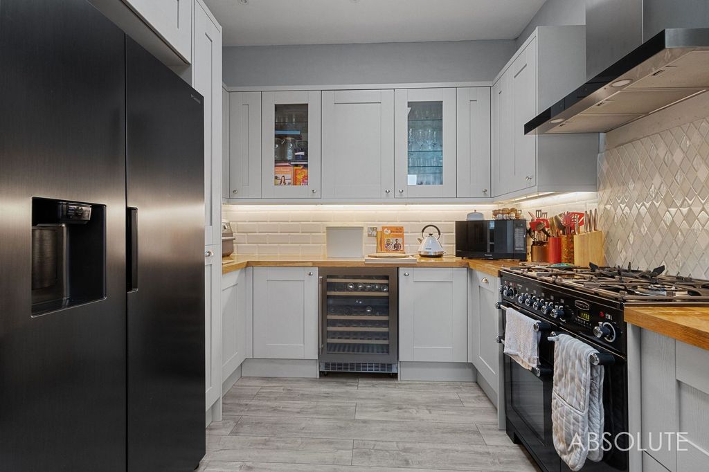 Property photo 3 of 25