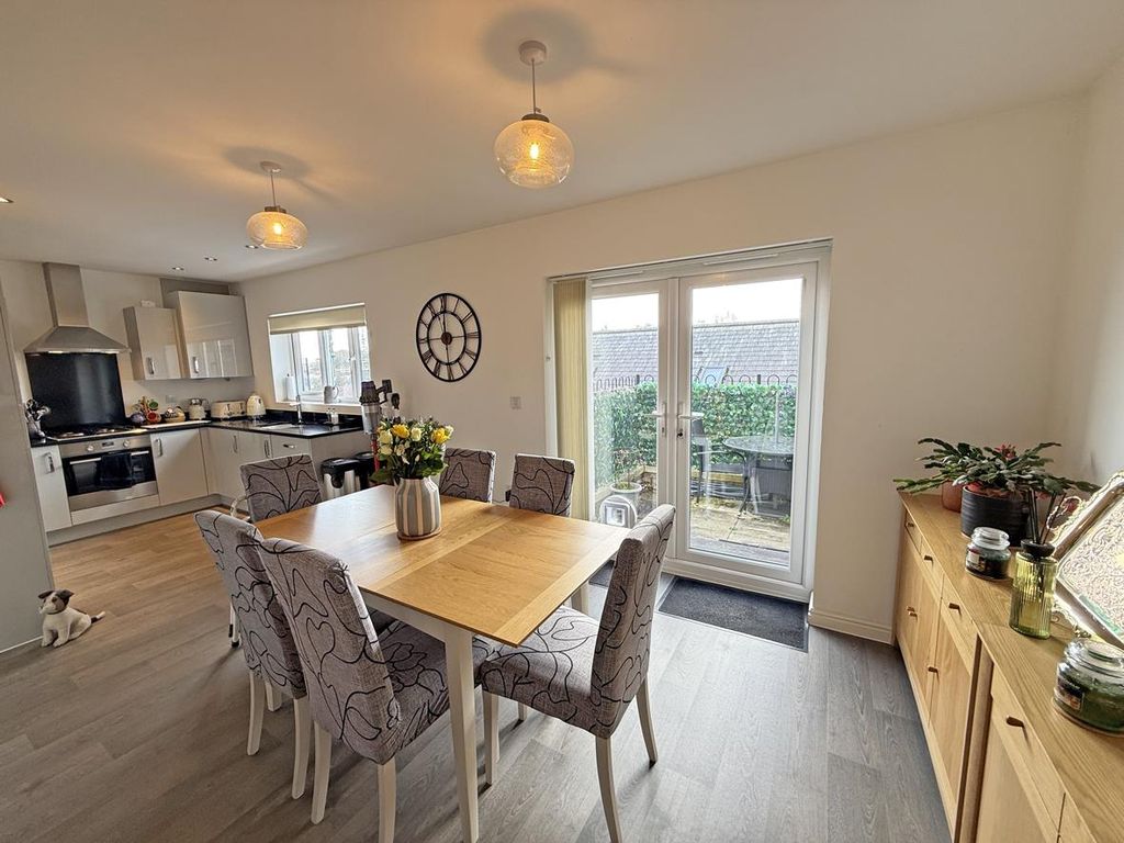 Property photo 3 of 25 Sandpiper Road 57 - Kitchen Dining Front.Jpg