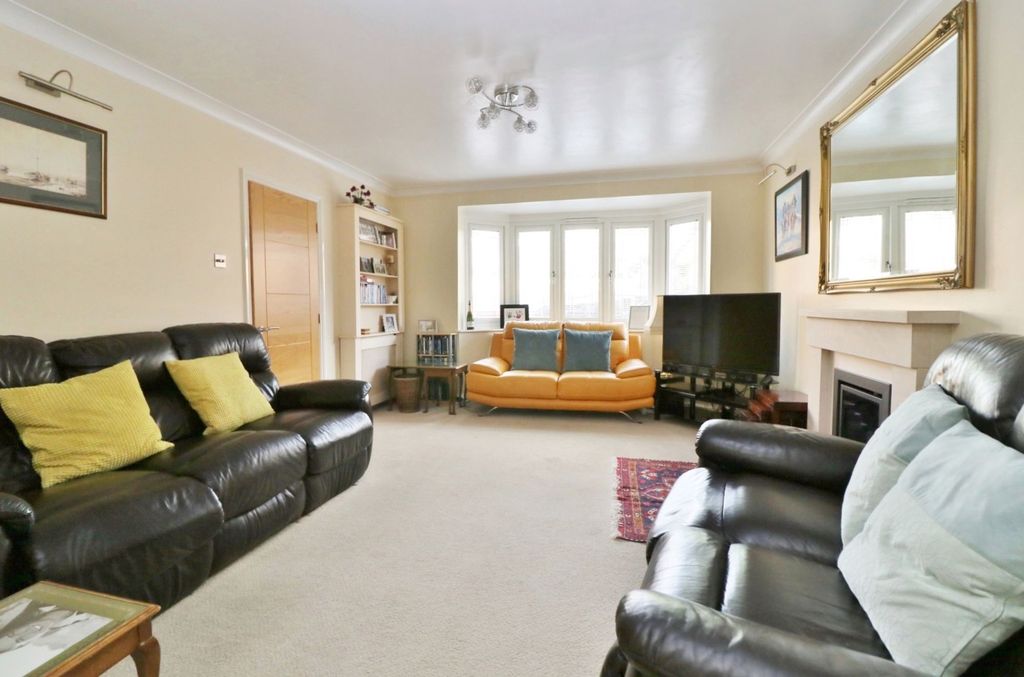 Property photo 3 of 26