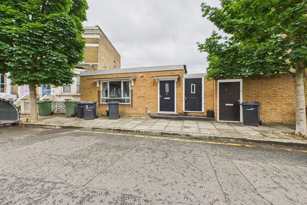 Property photo 3 of 9 External