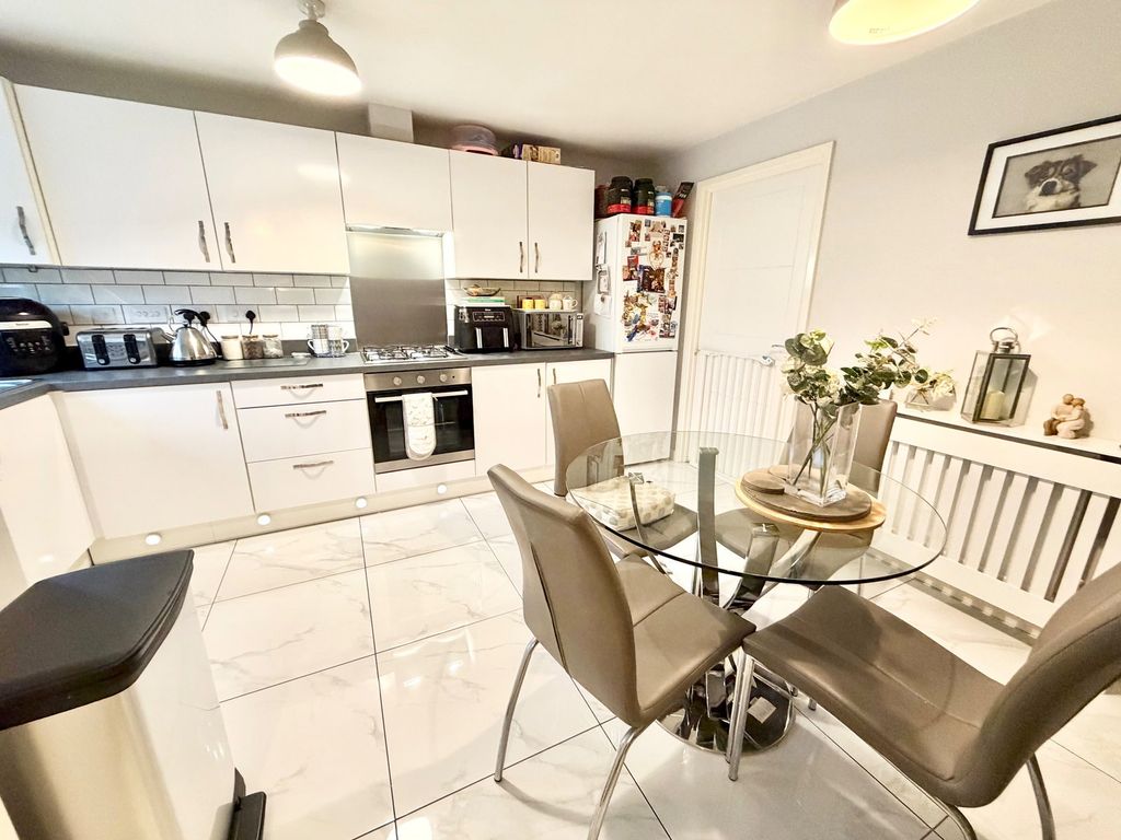 Property photo 2 of 26