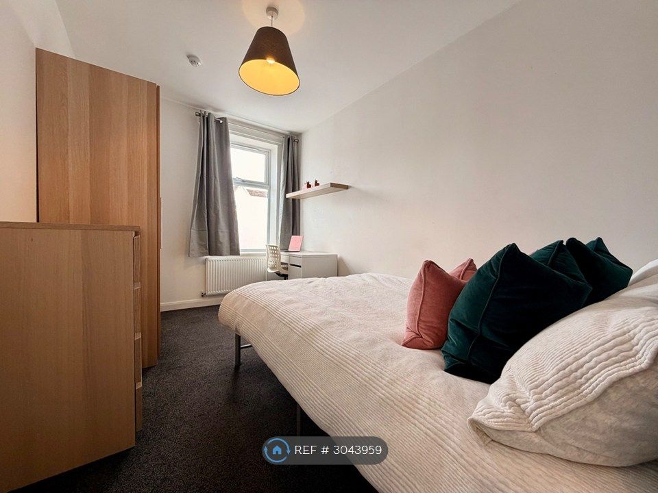 Property photo 3 of 11