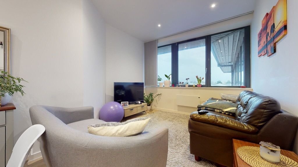 Property photo 1 of 13 Living Room