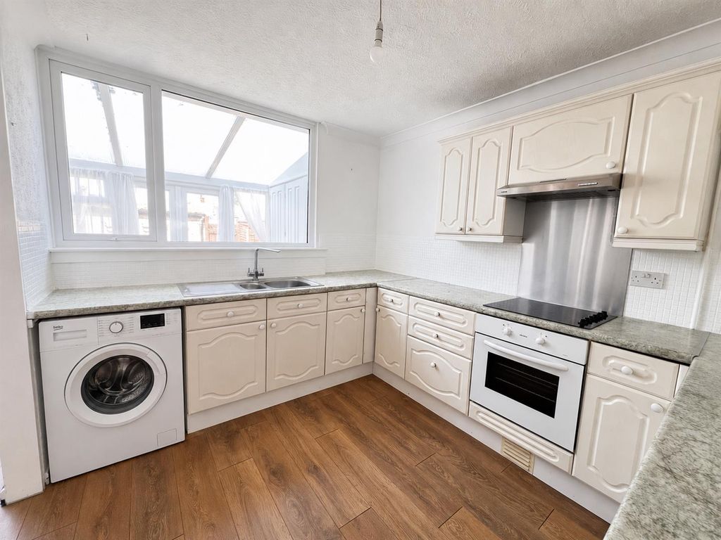 Property photo 3 of 17 Kitchen 1.Png