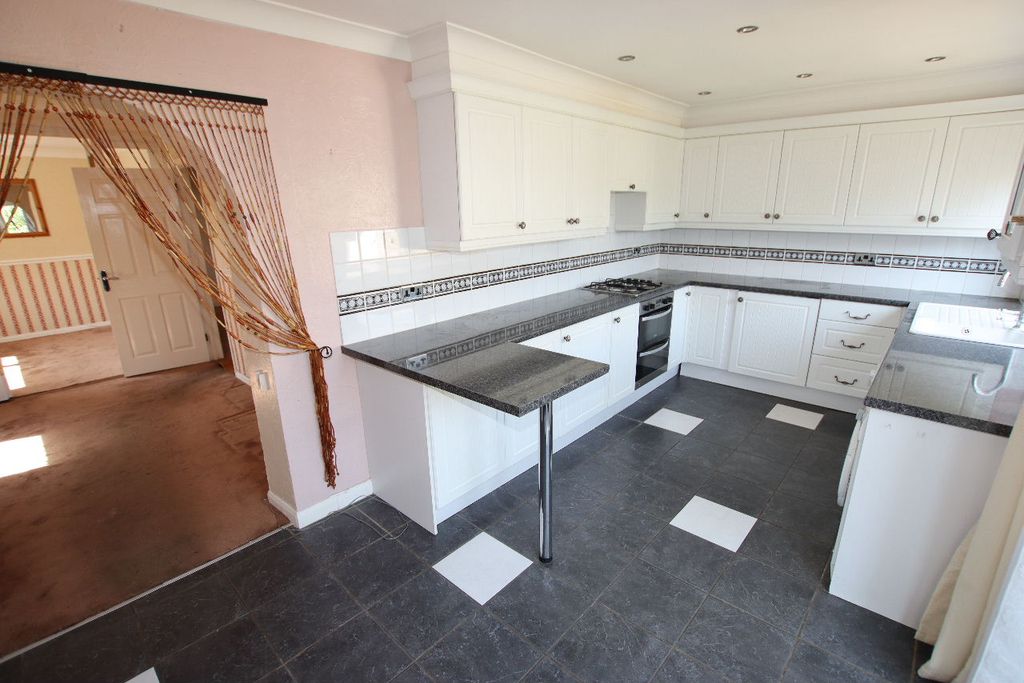 Property photo 1 of 16 Sheppard Close, Clacton On Sea