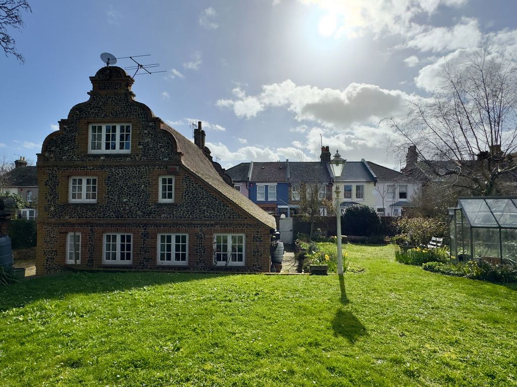 Property photo 2 of 55